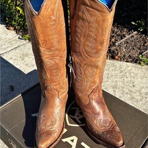Ariat Cassanova Tall Tan Leather Cowboy Boots Sz 8.5